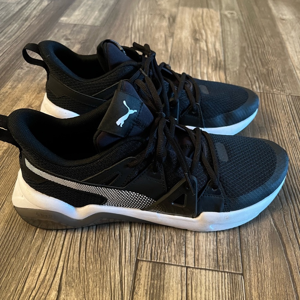 Men’s Puma Sneakers. Size 8.5 US